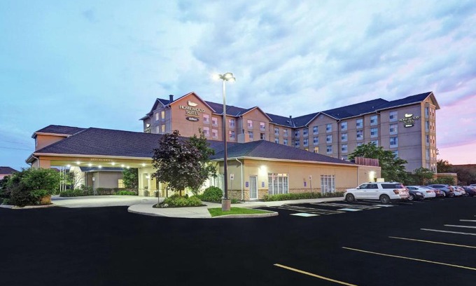 Cambridge Hotel | Homewood Suites by Hilton Cambridge-Waterloo, Ontario