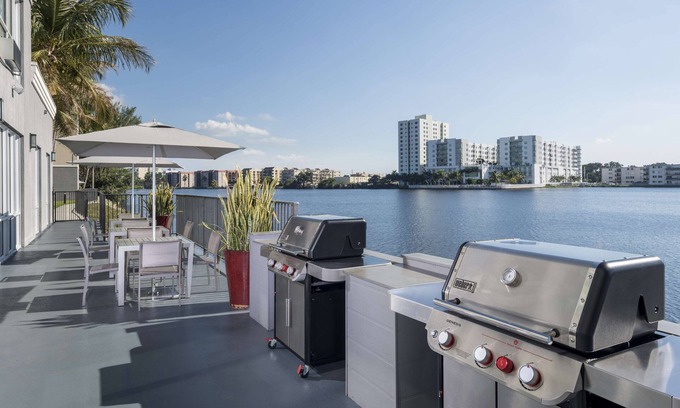 Ludlam Hotel | Homewood Suites by Hilton Miami-Airport/Blue Lagoon