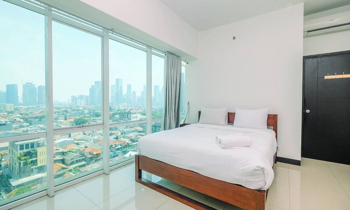 East Kuningan Apartamento | Homey And Warm 1Br Apartment At Ambassade Kuningan