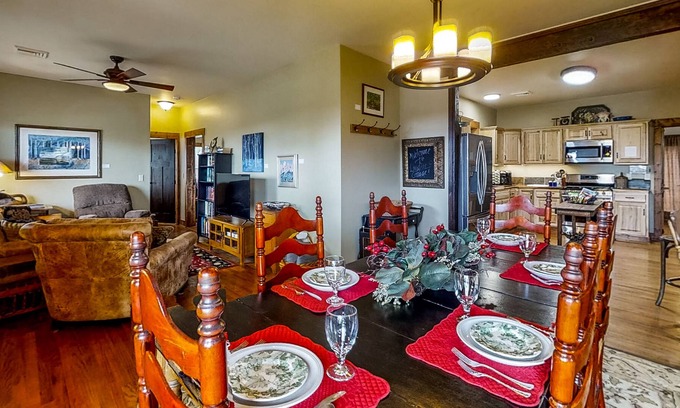 Cortez Cabaña | Homey, dog-friendly cottage with big yard & updated kitchen - 1 block to Main St