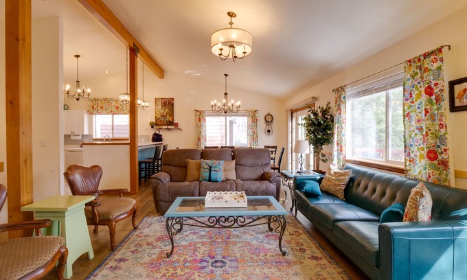 Frisco Casa | Homey Dog-Friendly Retreat w/ Deck in Dtwn Frisco!