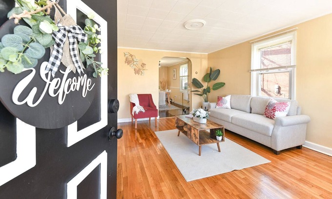 Violetville Casa | Homey Haven Baltimore - near airport, hospitals & downtown