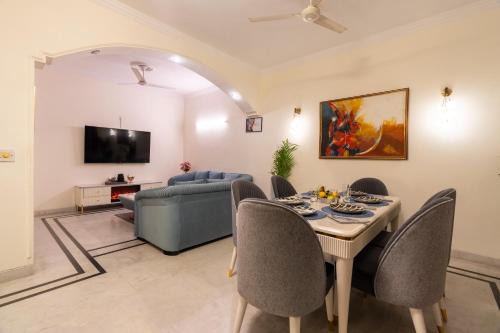 New Friends Colony Apartamento | Homlee-Green Luxury 3BHK-South DEL-NFC-Fortis Hospital