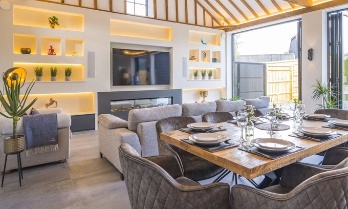 Tring Casa | Honey Barn - Stunning 4-Bed Rural Paradise