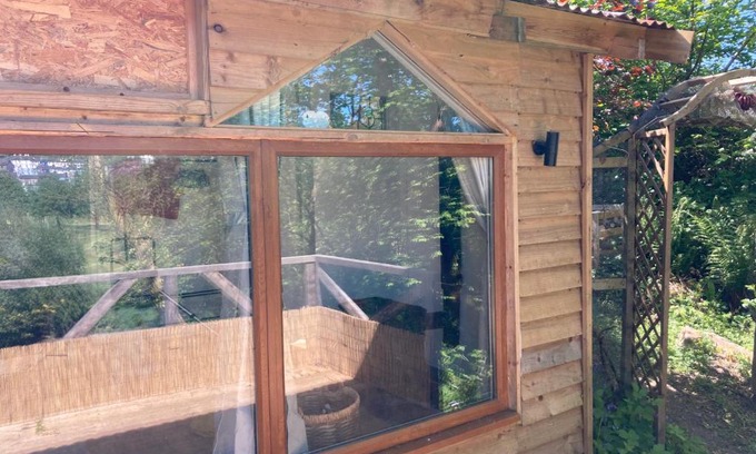 Llandysul Cabina | Honey Bee Cabin