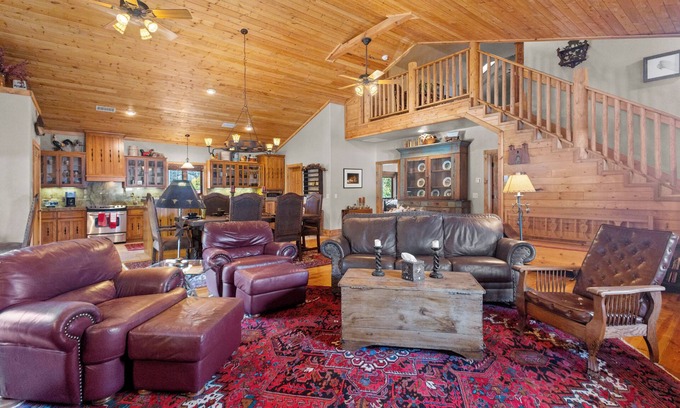 Red River Apartamento | "Honey Haven Mountainside" Luxury Loft-Sleeps 6-In Town-Pet Friendly