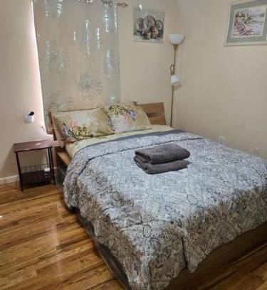 Lower Vailsburg Casa | Honey queen room 5