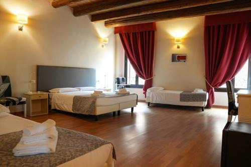 Ferrara Historic Centre Cama Y Desayuno | Honey Rooms Ferrara