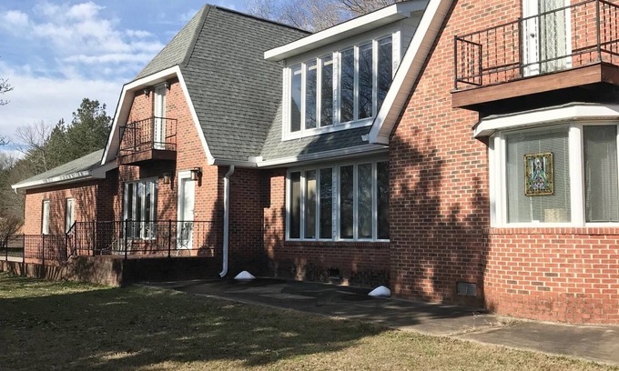 Tryon Casa | Honeybee Acres - 4 miles to TIEC