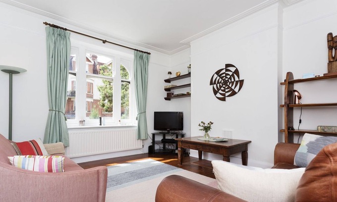West Hampstead Apartamento | Una cómoda propiedad de 2 dormitorios con acceso a un impresionante jardín comunitario (Veeve)