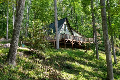 Fairview Casa | Honeycomb Hideaway by AvantStay Rustic Retreat