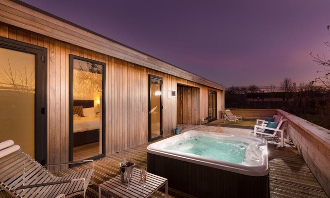Cheddar Casa | Honeyhurst Lodge, Strawberryfield Park