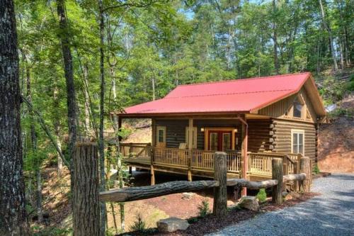 Bryson City Casa | Honeymoon Getaway in woods near NOC and Smoky Mtn RR