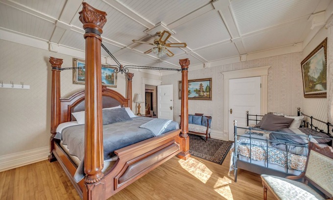 Marmora Cama Y Desayuno | Honeymoon Suite @ Marmora and Lake inn