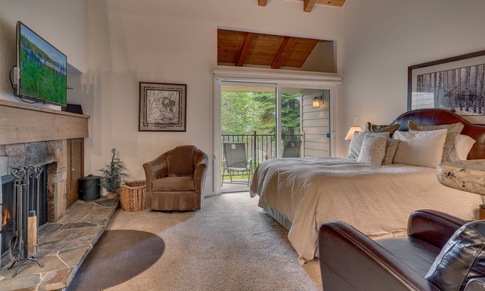 Carnelian Woods Casa | Honeymooner: 1 BR, 1. 5 BA Casa adosada en Carnelian Bay, capacidad para 4