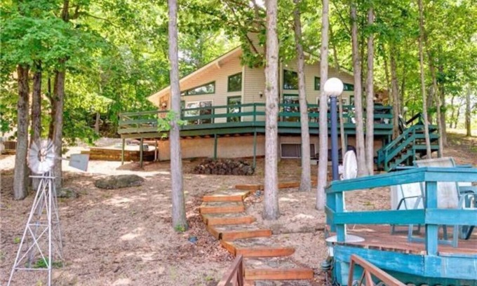 Lake Ozark Casa | Honeysuckle-bachelor/bachelorette parties welcome!
