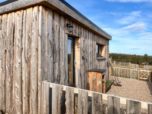 Forres Casa | Honeysuckle Bale Cabin - Uk49073