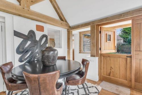 Chipping Campden Casa | Honeysuckle Cottage - Hot Tub Packages Available