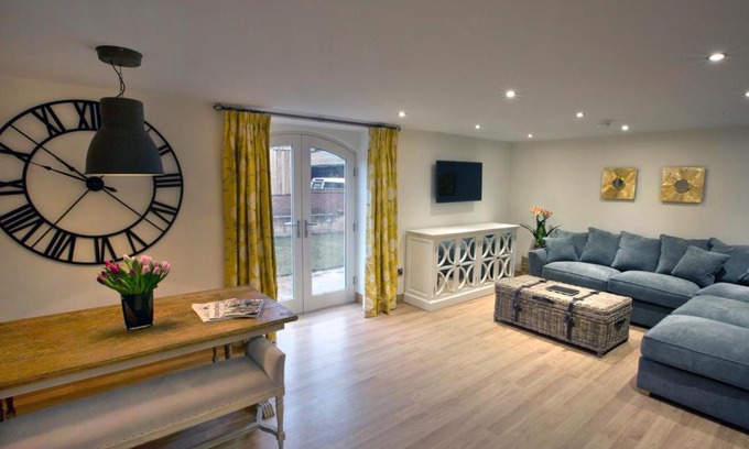 Astbury Casa | Honeysuckle Cottage, Drift House Holiday Cottages