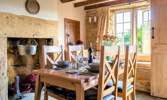 Blockley Cabaña | Honeysuckle Cottage - sleeps 4 guests in 2 bedrooms