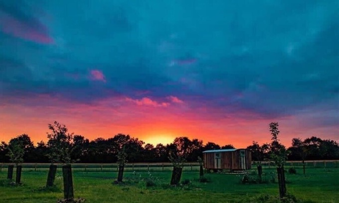 Monk Soham Cabina | Honeysuckle Farm Hut 3 - Suffolk Farm Holidays