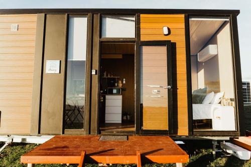 Red Hill Casa | Honeysuckle Hunter's Hut 2 by Tiny Away