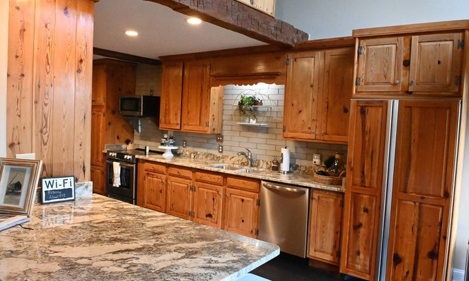 Waynesboro Casa | Honeysuckle Ridge, Safe & Immaculate