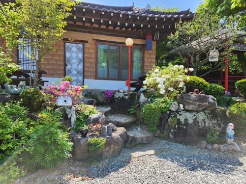 Hongcheon Casa | Hongcheon Yongho River Pension