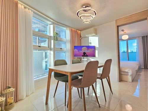 Sangsu-dong Apartamento | Hongdae 5 minutes, Sangsu Station 2 minutes, Maximum 6 people, 3 queen beds, Free luggage storage