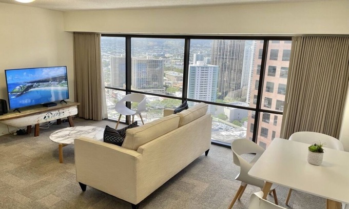 Downtown Honolulu Apartamento | Honolulu Urban Oasis, Experience Breathtaking Views from Your Downtown Apartment