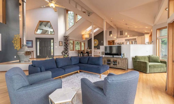 Silverdale Casa | Hood Canal LUX Waterfront Group Retreat