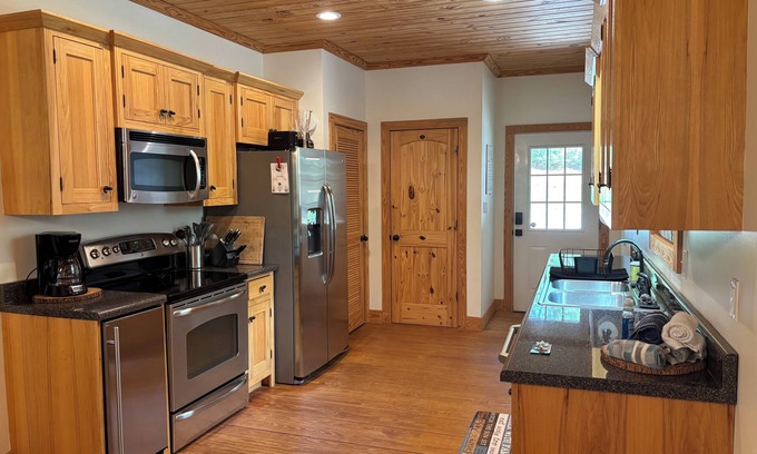 Newell Casa | "Hook, Line and Leisure" Spacious lakefront home with 3 beds/2 bath, Sleeps 8.