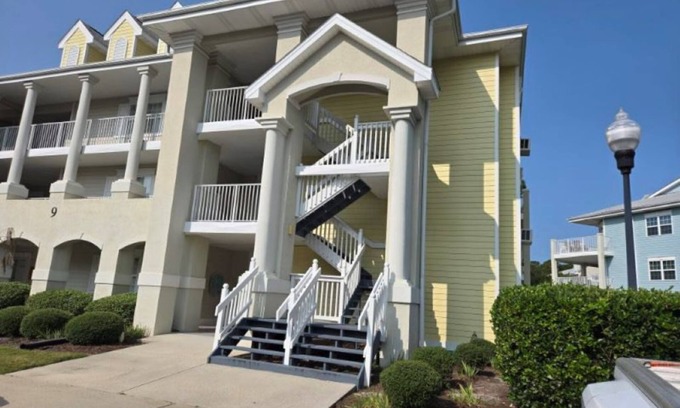Calabash Condominio | Hook Line & Sinker - Tee up and relax at our cozy 2 bedroom 2 bath condo.