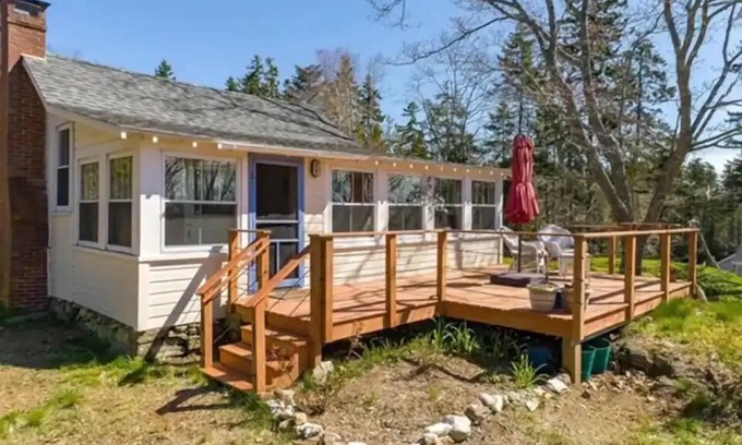 Cundys Harbor Cabina | Hooked on The Harbor! A Peaceful Cottage Stay!