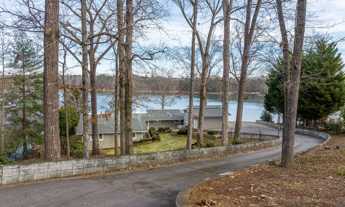 Gainesville Casa | Hooky House on Lake Lanier