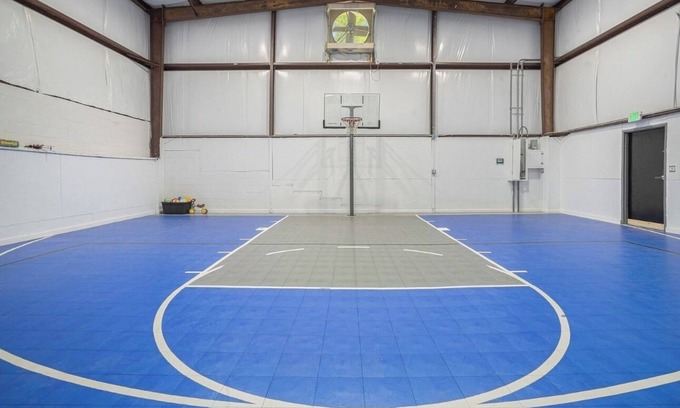 McCalla Casa | Hoops Haven 5-bedroom house in lovely McCalla