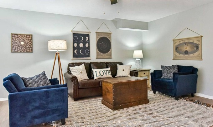 Bloomington Condominio | Hoosier Corner-Walk to IU Campus!