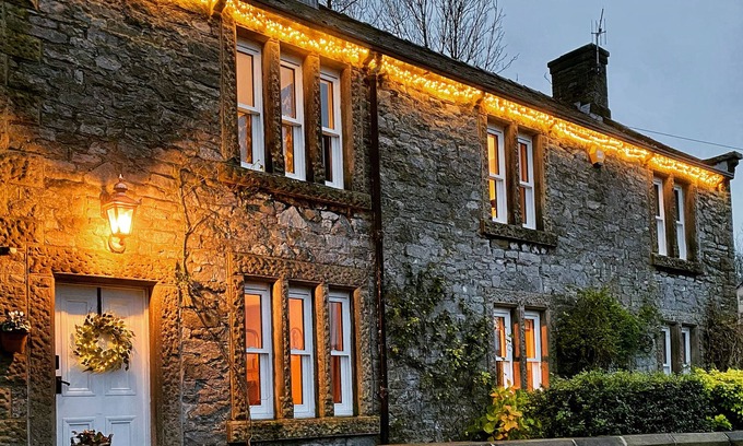 Castleton Cabaña | HOPE VIEW HOUSE, pet friendly in Castleton, Peak District