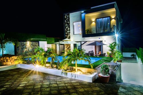 Albion Otro | Hope villa