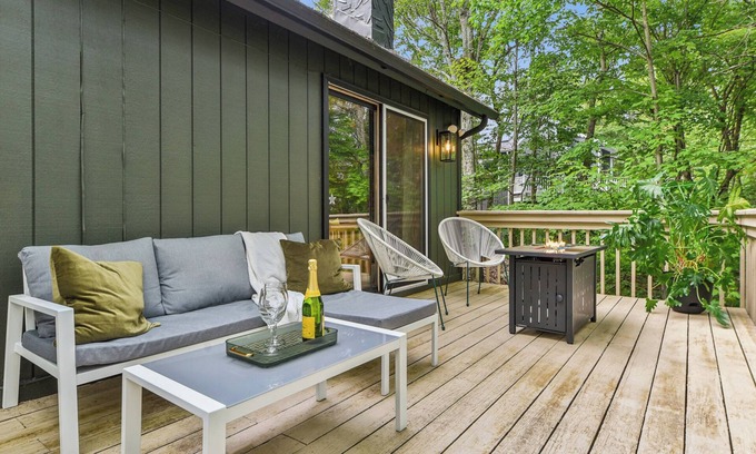 Bushkill Chalet De Esquí | Hopskip Retro Chalet Firepit Deck Gas Grill Pools Lake Tennis-Pickle