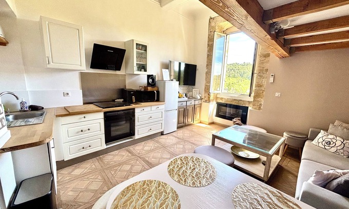 Les Pennes-Mirabeau Apartamento | Horizon Dans le Vieux Village des Pennes