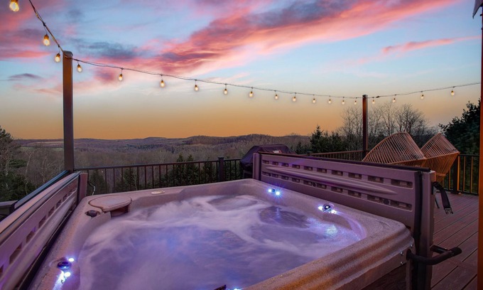 Knox Dale Casa | Horizon Hideout YURT w/ HOT TUB, Smart TV + VIEWS!