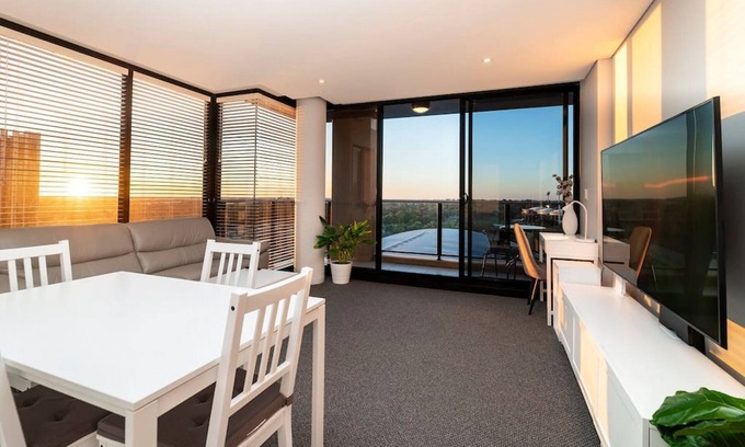 Adelaide Central Business District Apartamento | Horizons 1402 · 2 bedroom Spa Apartment with Stunning Views
