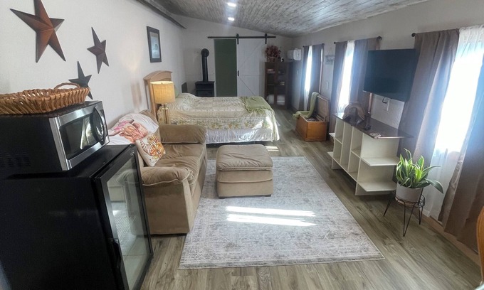 Rolla Alquiler De RV | Horse retreat & RV right off I-44 with horse stable available. #2