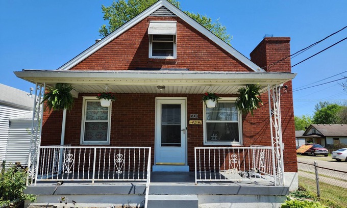 Taylor Berry Casa | Horsemen-Friendly Cottage in Lucky Horseshoe. 5min walk to Churchill Downs.