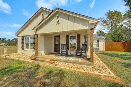 Pittsburg Casa | Horses Welcome Pittsburg Home Near Wineries!
