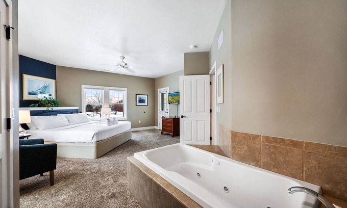 Egg Harbor Condominio | Horseshoe Bay Club Cottage #2-Inclusive Golf Course and Club Access!