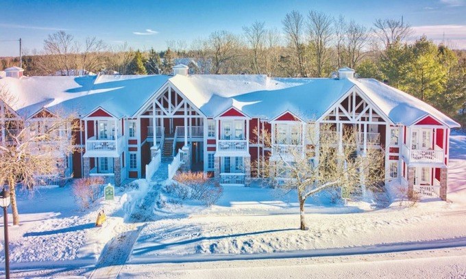Oro-Medonte Complejo | 🐎Horseshoe Valley townhouse condo close to lakes 🌊