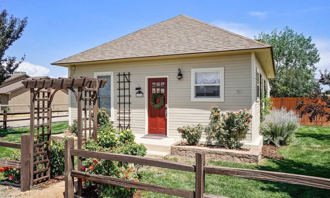 Loma Casa | Horsethief Retreat: EV Charger, BBQ Grill & Patio!