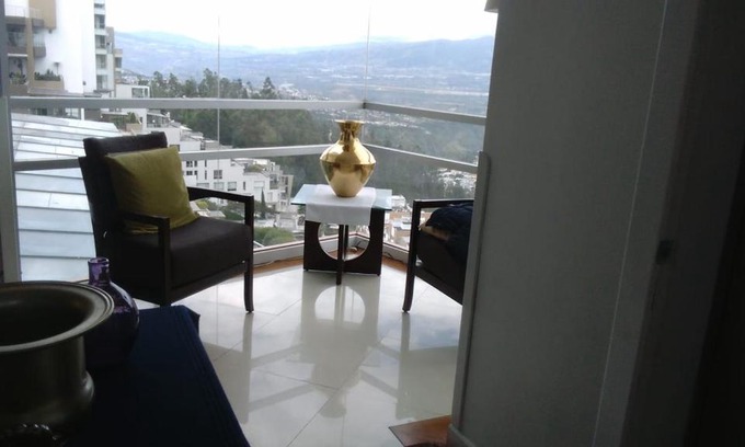 Quito Apartamento | HOSPEDAJE DE LUJO EN DPTO 3 HABITACIONES CON BAÑO/8 PERSONAS
